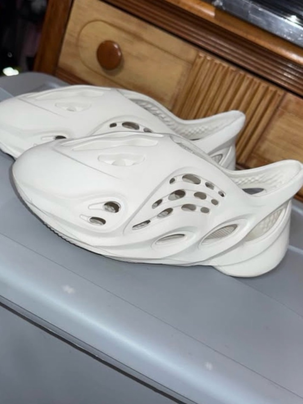 Yeezy Foam Runners in Cream White - Picture 4 of 4